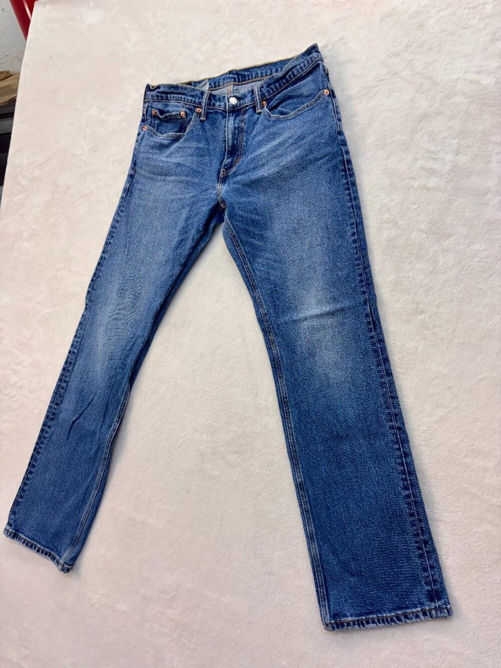 Levi's Men's Blue Jeans --- Straight Leg --- Size: 32 x 34 --- Great Condition!